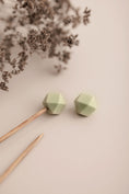Load image into Gallery viewer, Maschenstopper Set Hexagon Salbei von nordstrick