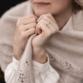 Bild in Galerieansicht laden, Lasa Shawl Schal pattern Strickanleitung von nordstrick