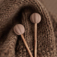 Load image into Gallery viewer, Maschenstopper Lampion braun
