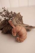 Load image into Gallery viewer, Anhänger Croissant von nordstrick
