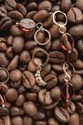 Load image into Gallery viewer, Maschenmarkierer Set Kaffeebohnen und Croissant
