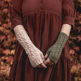 Load image into Gallery viewer, Caja Mitts Mittens Stulpen Handstulpen pattern Strickanleitung von nordstrick
