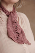Bild in Galerieansicht laden, Aveny Scarf Strickanleitung pattern von nordstrick
