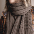 Load image into Gallery viewer, Bloma Shawl Schal pattern Strickanleitung von nordstrick
